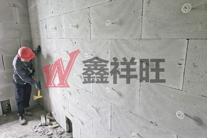 固定打钉 —— 高性能蒸压砂加气混凝土保温板应用实拍